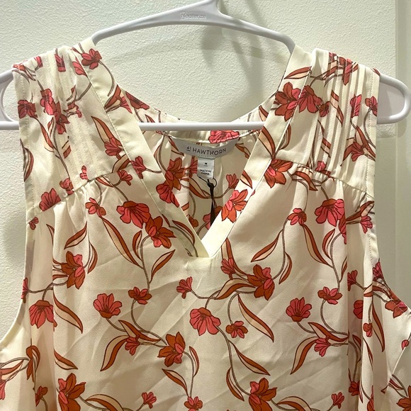 NEW…41 Hawthorn Floral Pleated Sleeveless Blouse - Picture 2 of 4